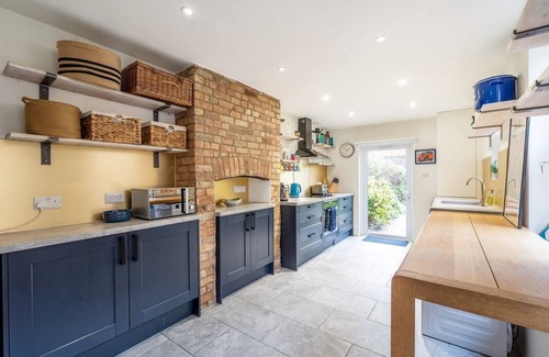 Oxford House | Pass the Keys | Charming 4BR Victorian Townhouse - Central Oxford