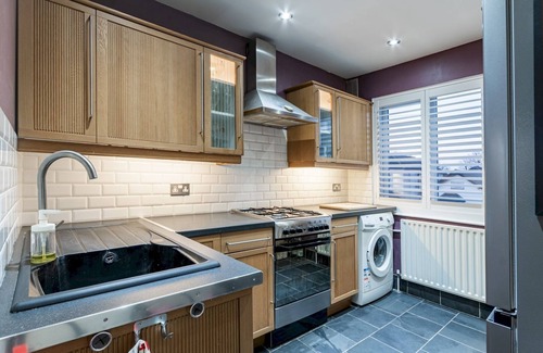 Leigh-on-Sea Apartment | Pass the Keys | Cosy Flat in Leigh