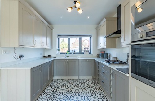 Hawkwell House | Pass the Keys Hawkwell Hideaway! Large 4 bedroom Home | Hockley