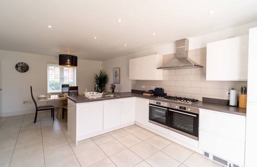 Bicester House | Pass The Keys Large Family Home 8+2 near Bicester Village