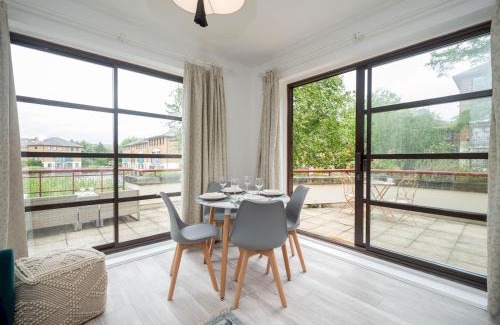 Surrey Docks Apartment | Pass the Keys London apartment - Waterfront Terrace Parking