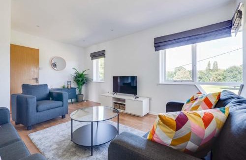 Didsbury House | Pass the Keys Lovely 3 Bedroom property golf club and parking