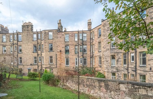 Morningside Apartment | Pass the Keys | Newly Decorated Spacious 2 Bedroom Flat in Chic Area