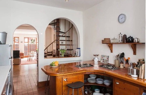 Earlsfield House | Pass the Keys | Quirky home & private garden