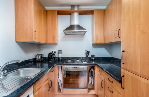 Rickmansworth Apartment | Pass the Keys | Stylish Cosy and Central 1 Bed Flat with Parking