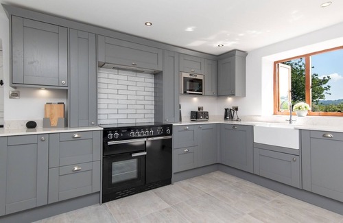 Upton Cheyney House | Pass the Keys | Stunning Large 4 Bed Country House with Hot tub