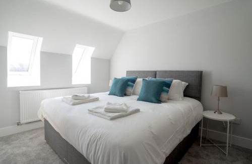 Ebrington House | Pass the Keys The Stables Stylish cottage with hot tub and parking