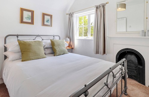 Horsmonden House | Pass the Keys | Village Green Cobbler's Cottage