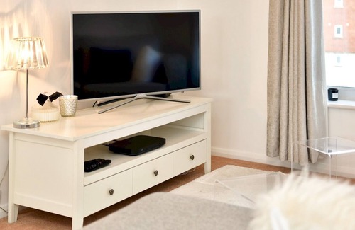 Grangetown Apartment | Pass the Keys | Waterfront 2 Bedroom Apartment