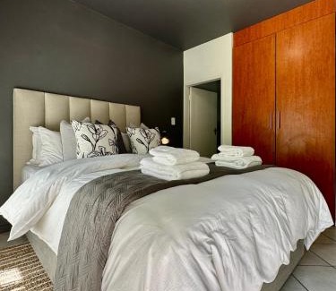 Muckleneuk Apartment | Pass-through Apartments