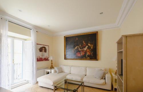 Rione IV Campo Marzio Apartment | Passeggiata di Ripetta Private Apartment