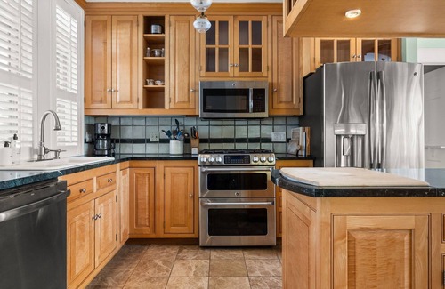 Mount Holly House | Pastoral 5-BR Estate Minutes to Okemo