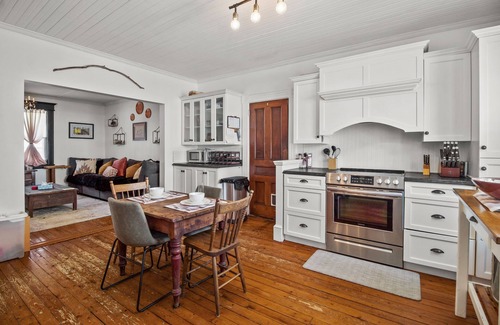 Petty Harbour House | Patey’s Port Inn | 3 Bd | Hot Tub | Driveway