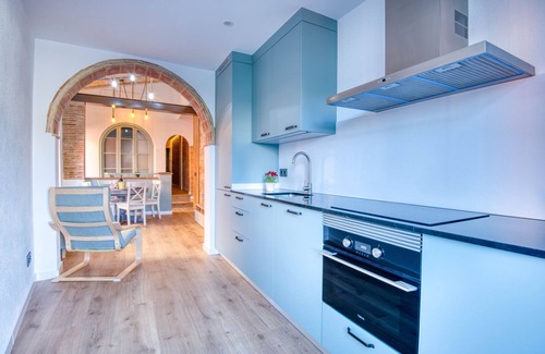 Caldes de Malavella Apartment | PATI BLAU 1: Charming Apartment in the Heart of Caldes de Malavella