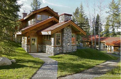 Jasper Resort | Patricia Lake Bungalows