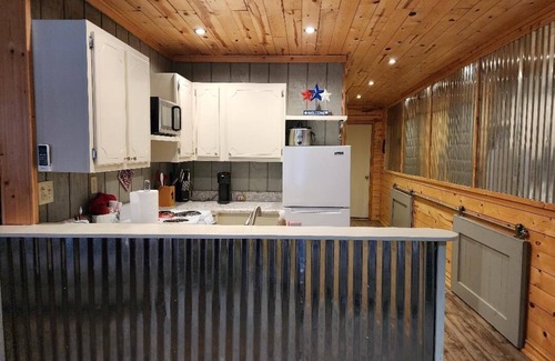Claremore Apartment | Patriot loft @ Upland Hill Manor! Close to the lake and the large city of Tulsa!