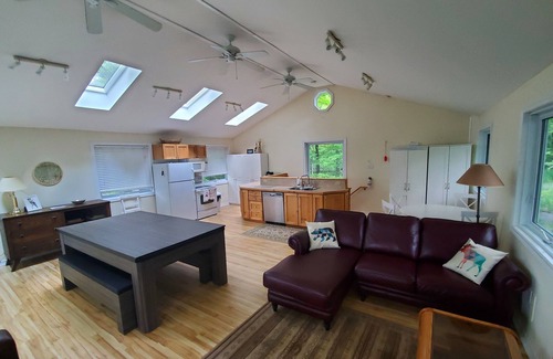 Lanark Highlands Cottage | Patterson Lake Retreat - Two Waterfront Cottages! W Hotub