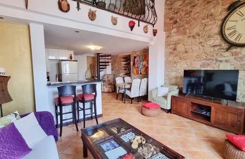 Casco Viejo Condo | Patty’s Stunning 2-Bdr Loft with Balcony in Historical Casco Viejo