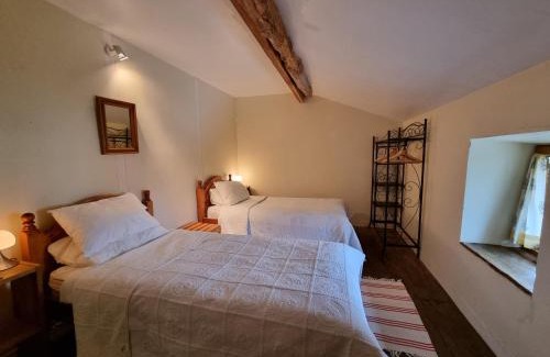 Villechenoux Bed & Breakfast | Paul's Barn in France