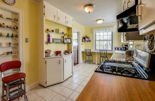 Ardmore - Gould Estates - Olin Heights House | 'Paula Deen House' Stay Where She Started Her Business 3 Bedr