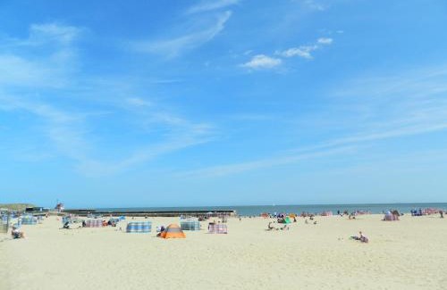 Gorleston-on-Sea House | 'Pavilion Cottage' next to Gorleston beach with sea views - pet friendly!