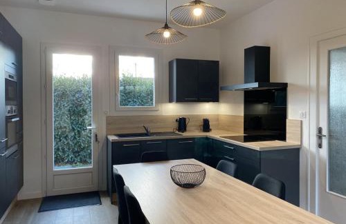 Brout-Vernet House | Pavillon rénové avec jardin arboré, proche centre-ville, véranda, parking, wifi, idéal familles - FR-1-489-417