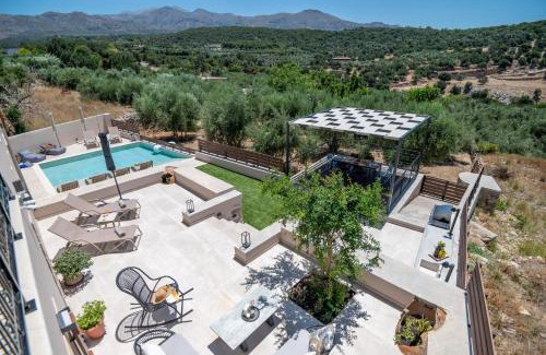 Damavolos Villa | Pavlina Villa , a hidden gem with heated pool and ping pong!
