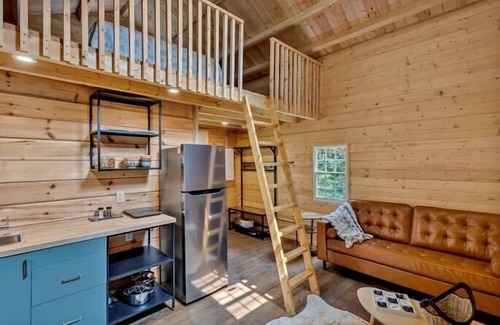Fenelon Falls Cabin | Pavo - New Lofted Kabin