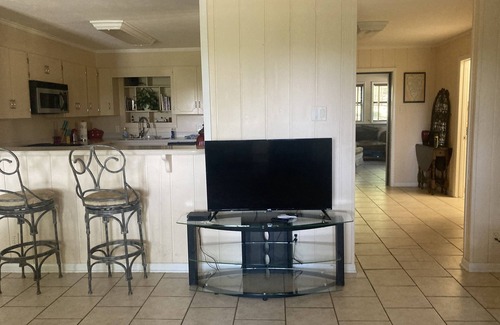 Morrilton House | Paw Paw Tree Estate Home with Three Bedroom Guest House. Sleeps 19.