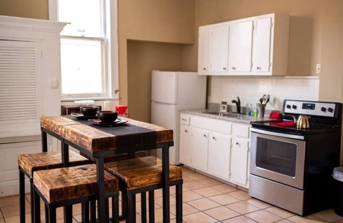 Central Gardens Apartment | Peabody 1, 2 bedroom Main Floor Apartment