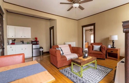 Central Gardens Apartment | Peabody 3 Adorable Apartment