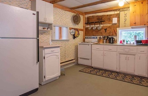 Chesley Cottage | Peabody Log Cabin - Three Bedroom Cottage, Sleeps 8