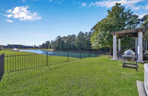 Conroe Villa | Peace, serenity and relaxation on the lake