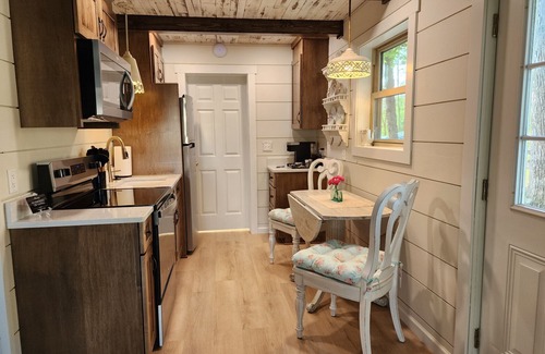 Mount Vernon Cottage | Peaceful 1-bedroom cottage with WiFi, AC in the country
