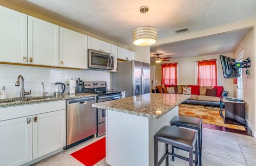 Southwest House | Peaceful 2/1 King home near downtown West Palm Bch & Lake Worth Beach.