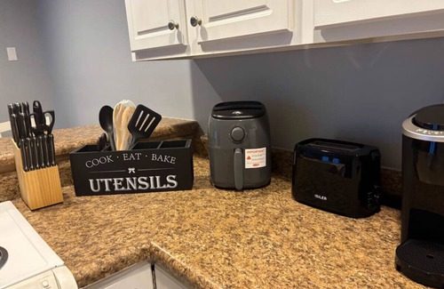 Franklin Apartment | Peaceful 2 bed with in unit washer/dryer