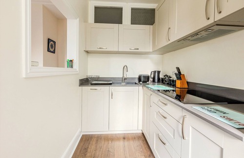 St. Leonard's Apartment | Peaceful 2BR MultiLVL apartment in Streatham