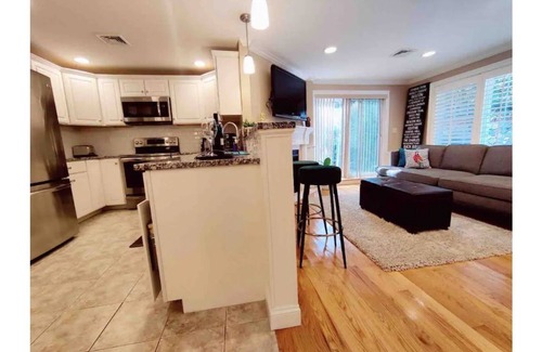 Melrose Apartment | Peaceful 2BR near US Route 1 and Boston.