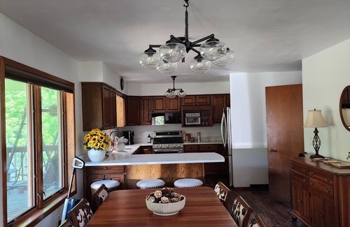 Afton House | Peaceful 3 bedroom 3 bath country home on 12 acres in Rockton, IL. Pet friendly