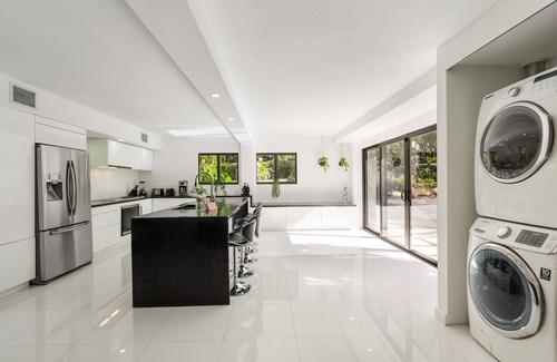 El Portal House | Peaceful 3BD Family House With Pool