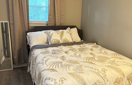 Summit Station Bed & Breakfast | Peaceful 4-bedroom house in charming Columbus