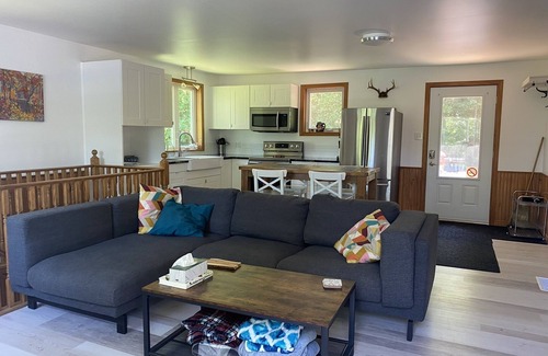 Petawawa Cottage | Peaceful 4 season cottage on the shores of the Petawawa River