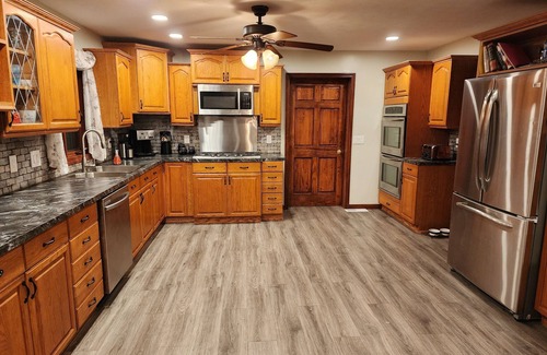 Peebles House | Peaceful 8 Bedroom 5 Bath w/patio bar-grill and swimming pond