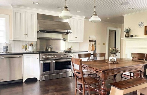 Hillsboro House | Peaceful and Beautiful Farm Stay Retreat Near Rocky Fork Lake