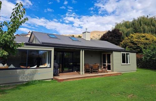 Wanaka House | Peaceful and Secluded, yet so close to town!