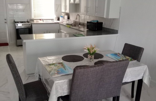 Rock Sound Apartment | Peaceful and Tranquil Apartment only 5 minutes to world famous ocean Hole