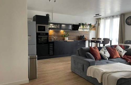 Longjumeau Apartment | Peaceful apartment 10 minutes from Orly airport and 20 minutes from Paris