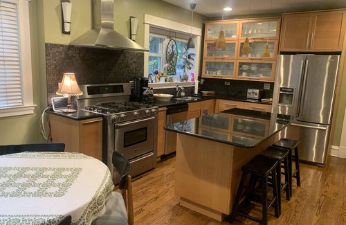 Oak Park Apartment | Peaceful Beauty in Historic District - Walkable - Winter Month Stay Special