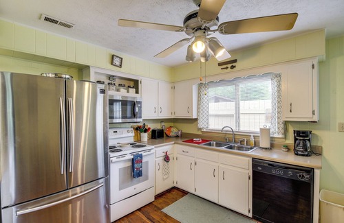 Bronston Cabin | Peaceful Bronston Getaway w/Fire Pit & Lake Views