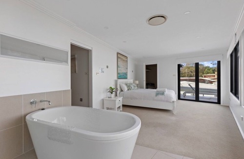 Central Coast House | Peaceful Budgewoi Family Getaway